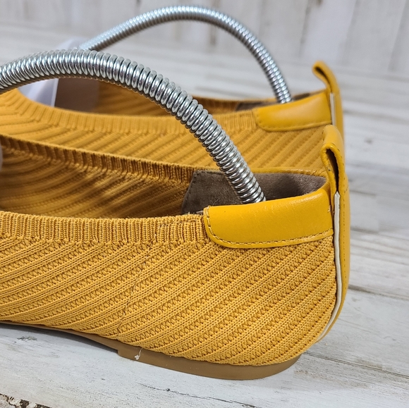 Everlane The Day Glove in ReKnit Mustard Flats - Picture 5 of 9